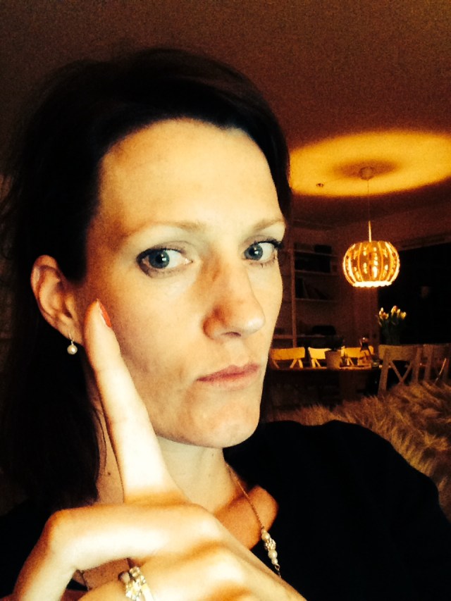 Strenge-Siri med en sjelden pekefinger!