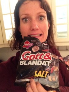 Shit - TO unger?! Hvordan skal det gå! Trøstespiser litt lakris så lenge. 